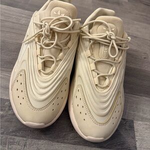 Adidas Ozelia Women’s Sz 7 New